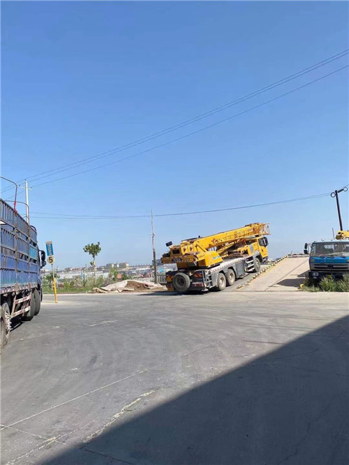 雁峰区25吨吊车的租赁价格大概是多少？