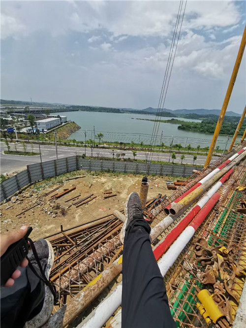 雁峰区作业中发生设备损坏或人员意外，责任怎么划分？